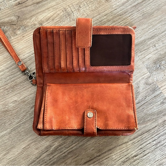 Vilenca Holland Wallet/Wristlet - Picture 2 of 16
